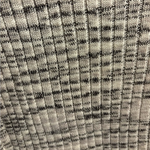 And Now This NWT size L short leave sweater crop top - Picture 5 of 6